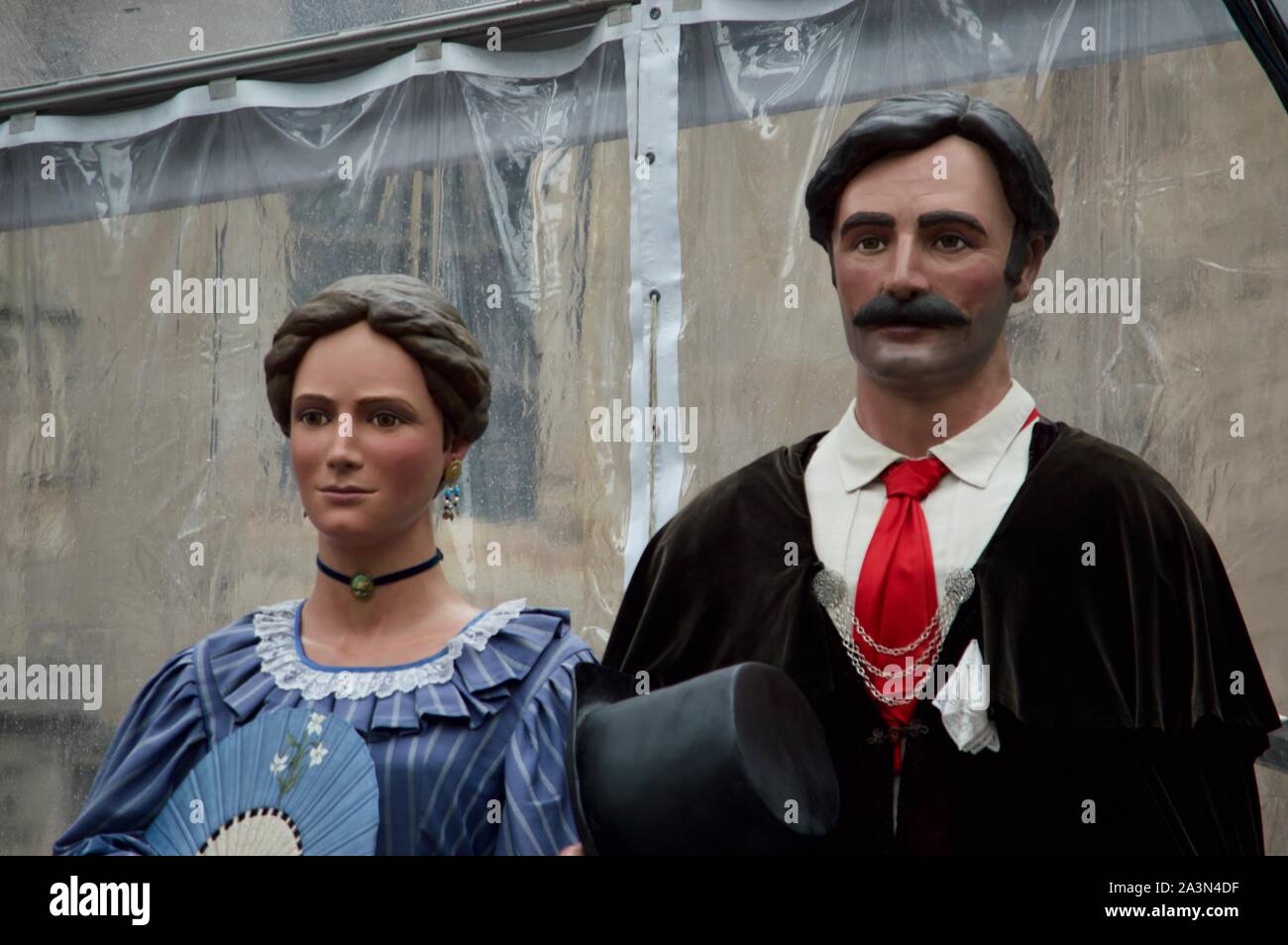 Una coppia di gigantesche figure come parte di La Merce Festival di Barcellona, Spagna Foto Stock