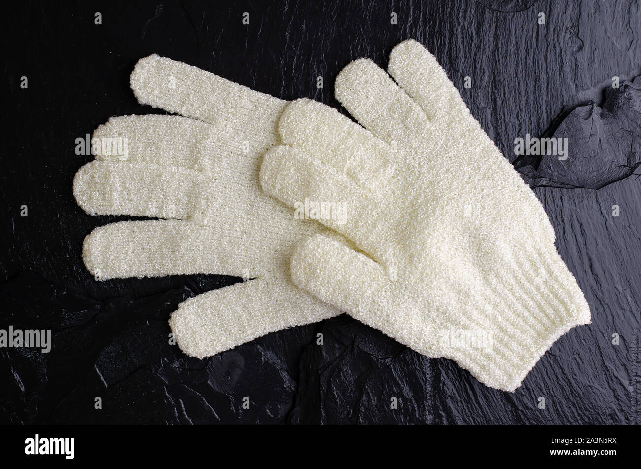 Il coreano guanti esfolianti. Italia asciugamano Foto stock - Alamy