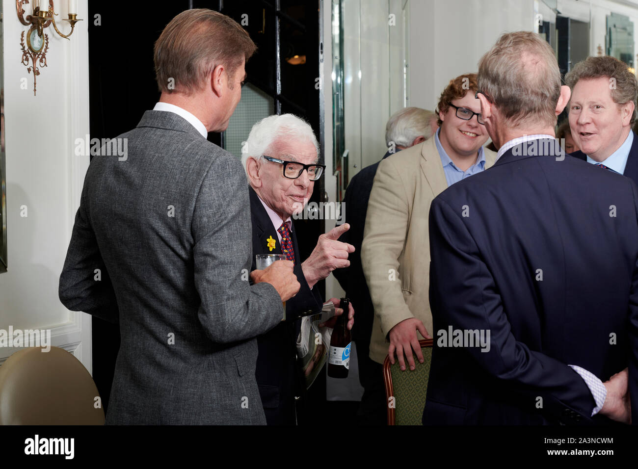 Barry Cryer, un Wilson & Andrew Lownie al oldie pranzo letterario; 08/10/19 Foto Stock