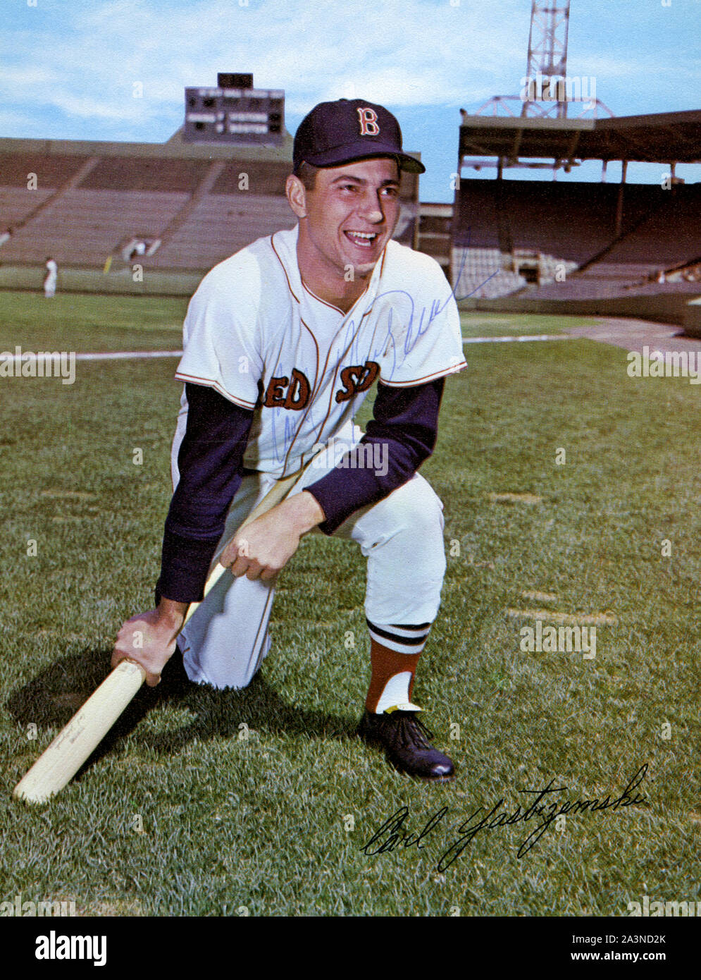 Anni sessanta era di colore autografo foto souvenir della Hall of Fame player Carl Yastrzemski con Boston Red Sox. Foto Stock