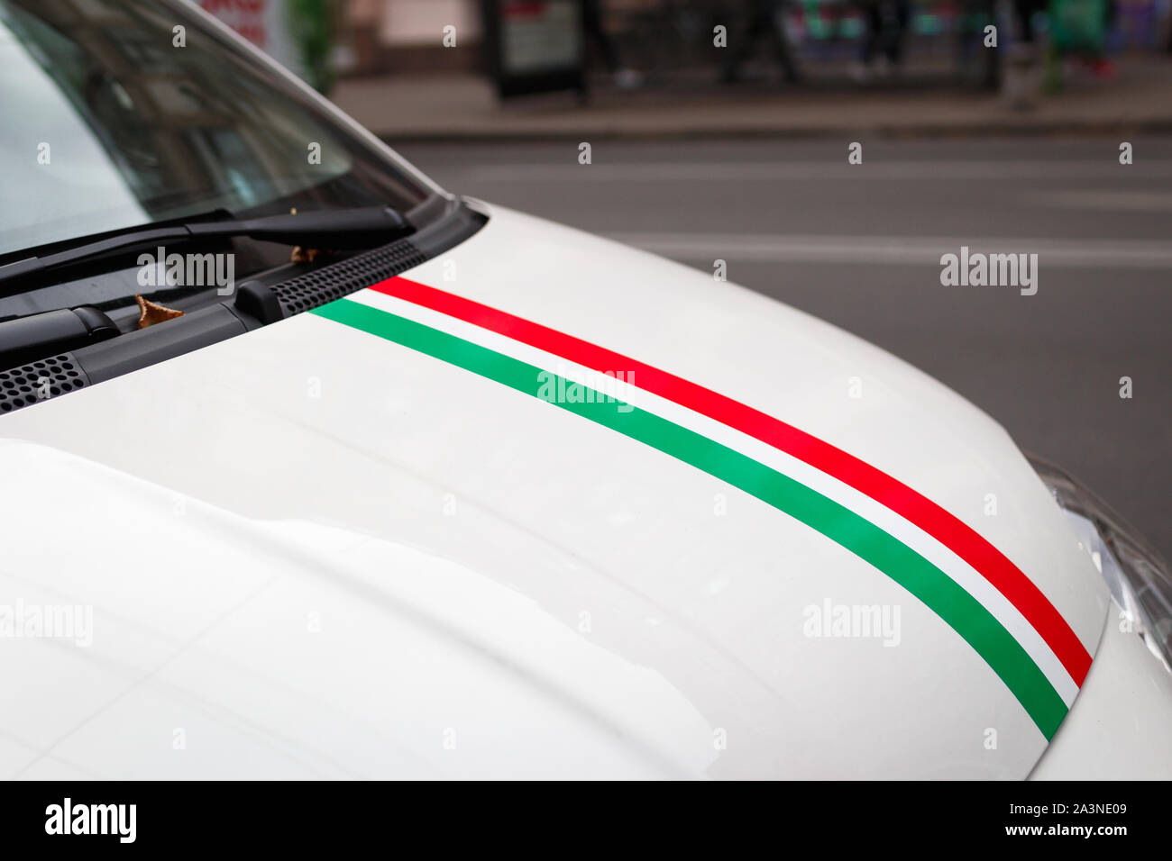 Illustration ITALIA - Bandiera Italiana e auto sportiva
