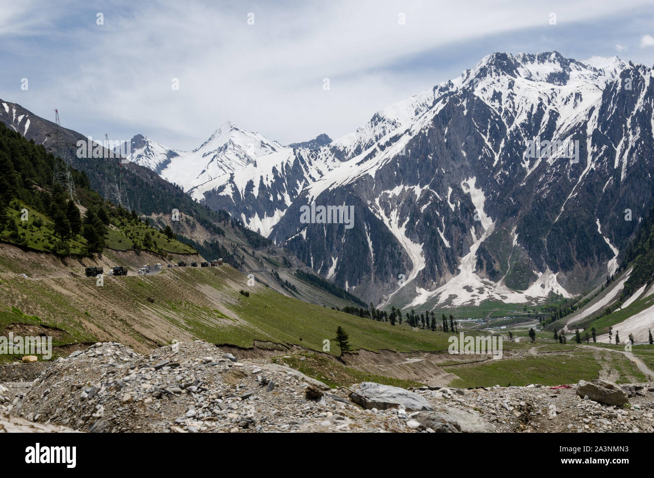 Vedute panoramiche dalla fase iniziale della Zoji La Pass da qualche parte dopo Baltal, Jammu e Kashmir India Foto Stock