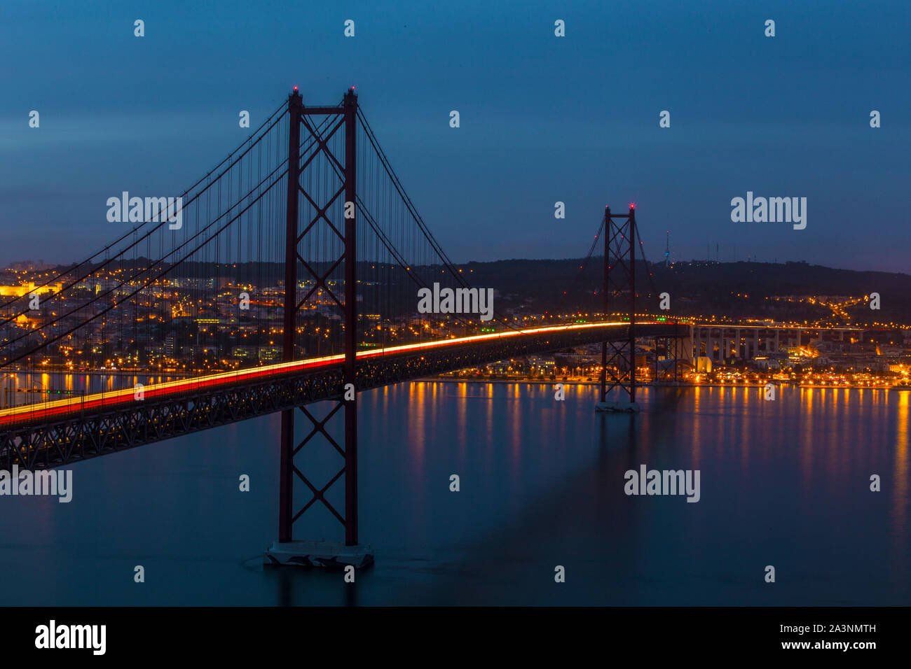 Ponte de 25.Abril in Lisbona sul fiume Tejo, Portogallo Foto Stock