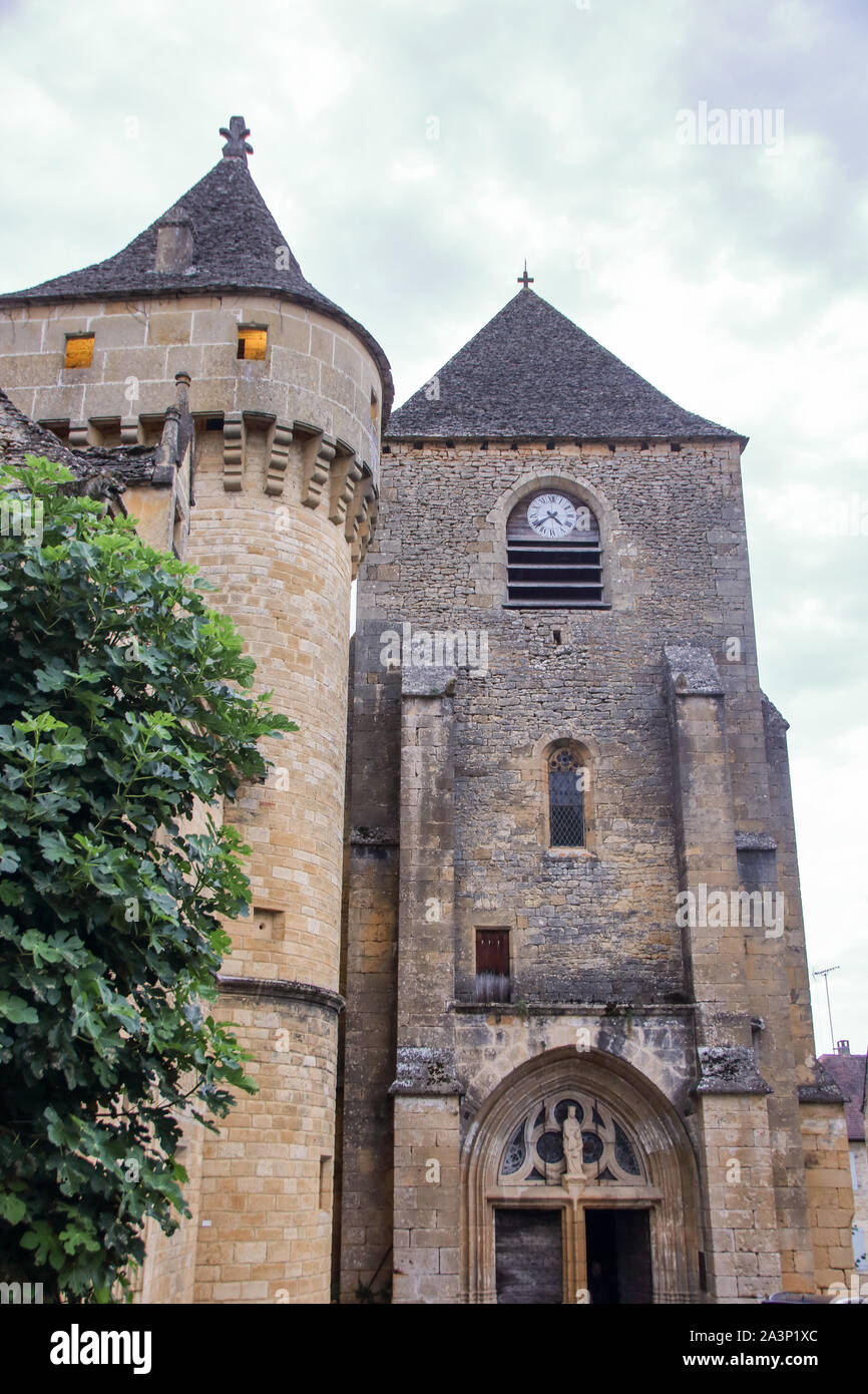 Chiesa romanica di saint amand la coly, Perigord Noir, Aquitaine, Francia Foto Stock