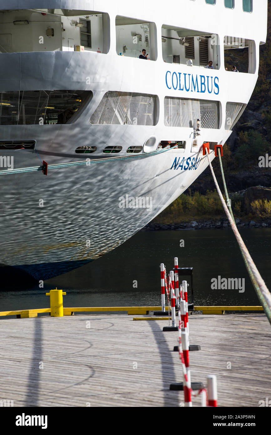 La cima di ormeggio cravatte CMV Columbus al Dock a Flam, Norvegia Foto Stock