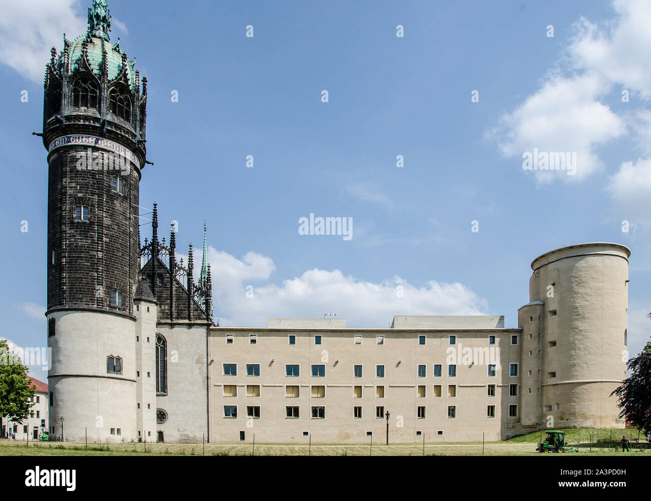 Wittenberg è sede di numerosi siti storici. Sulle porte di tutti i Santi la Chiesa di Martin Lutero è detto di avere inchiodato il suo 95 tesi nel 1517. Foto Stock