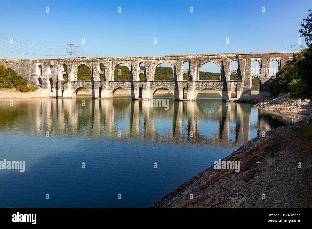 Maglova Arco (Malova) o Muallakkemer, un acquedotto costruito da Mimar Sinan sopra la valle del torrente Alibey tra 1554-1562 nei pressi di Istanbul, Turchia Foto Stock