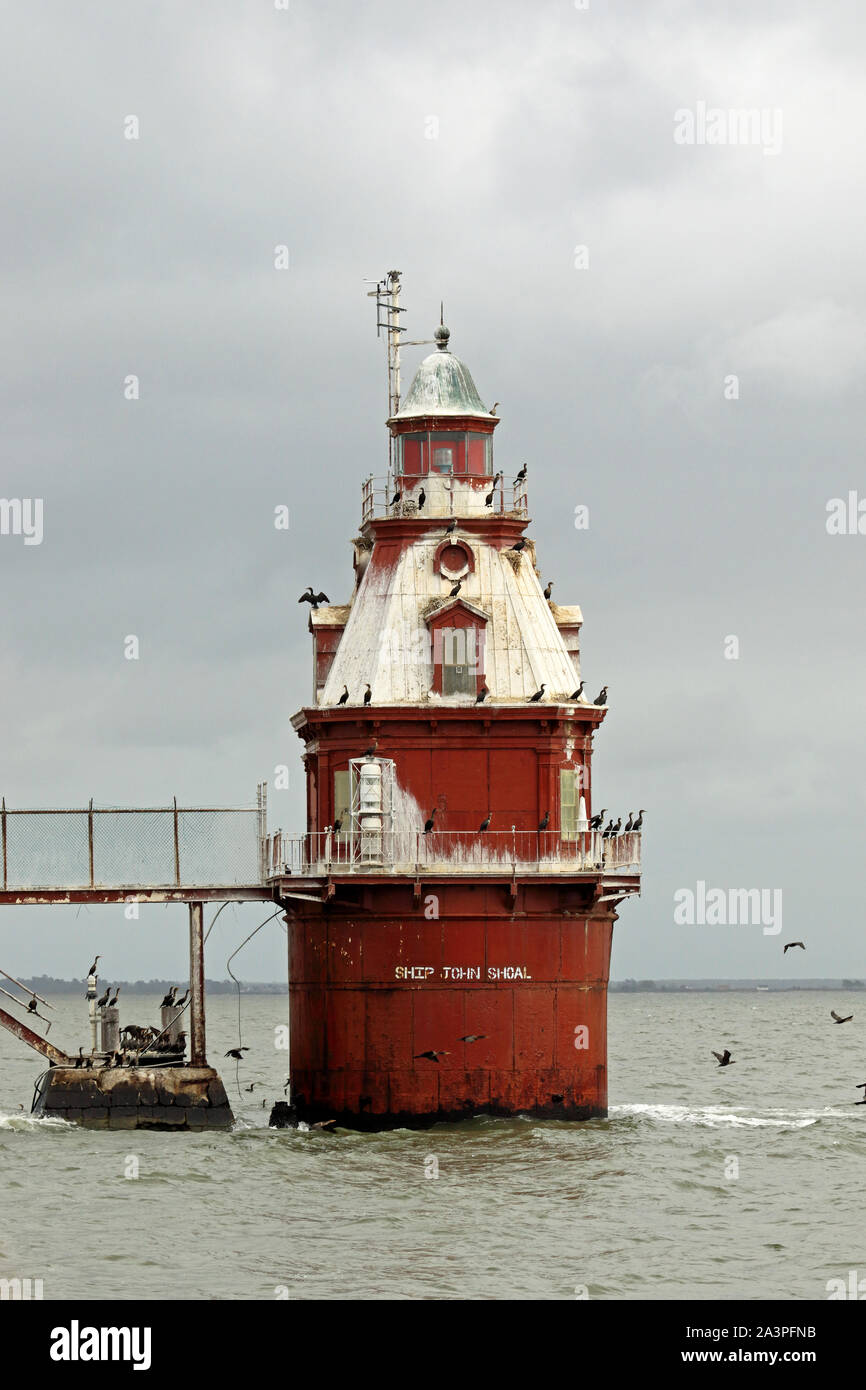 La nave Giovanni Shoal luce segna il lato nord del canale della nave nella baia del Delaware che conduce al fiume Delaware sulla Costa Atlantica, STATI UNITI D'AMERICA Foto Stock