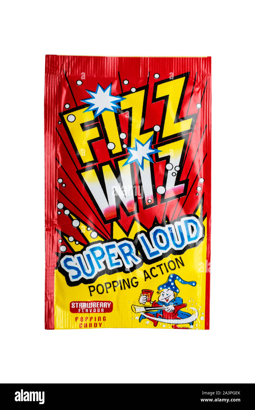 Un pacchetto di Fizz Wiz super forte scoppiettio dolci caramelle su sfondo bianco Foto Stock