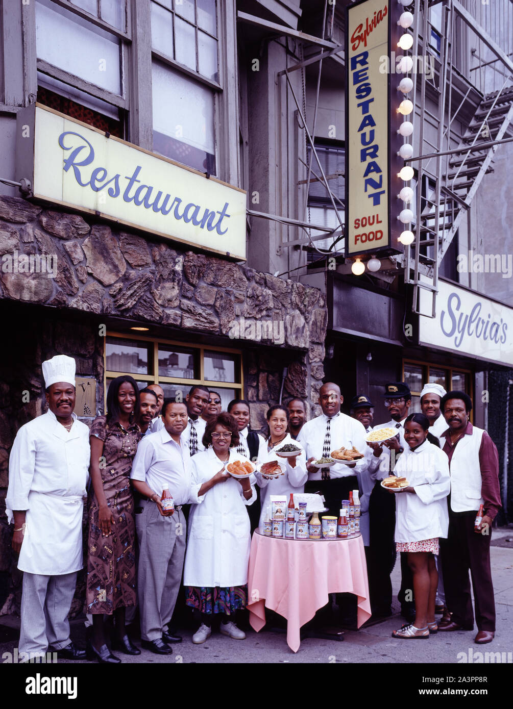 Il personale di Sylvia, un leggendario soul food di Harlem, a New York Foto Stock