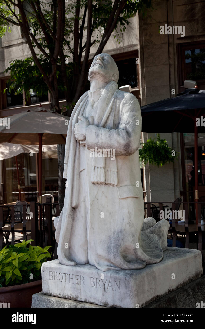 Statua di James Alexander Bryan, noto come fratello Bryan, un ben amato pastore della terza Chiesa Presbiteriana in Birmingham, Alabama Foto Stock Statua di James Alexander Bryan, noto come fratello Bryan, un ben amato pastore della terza Chiesa Presbiteriana in Birmingham, Alabama Foto Stock