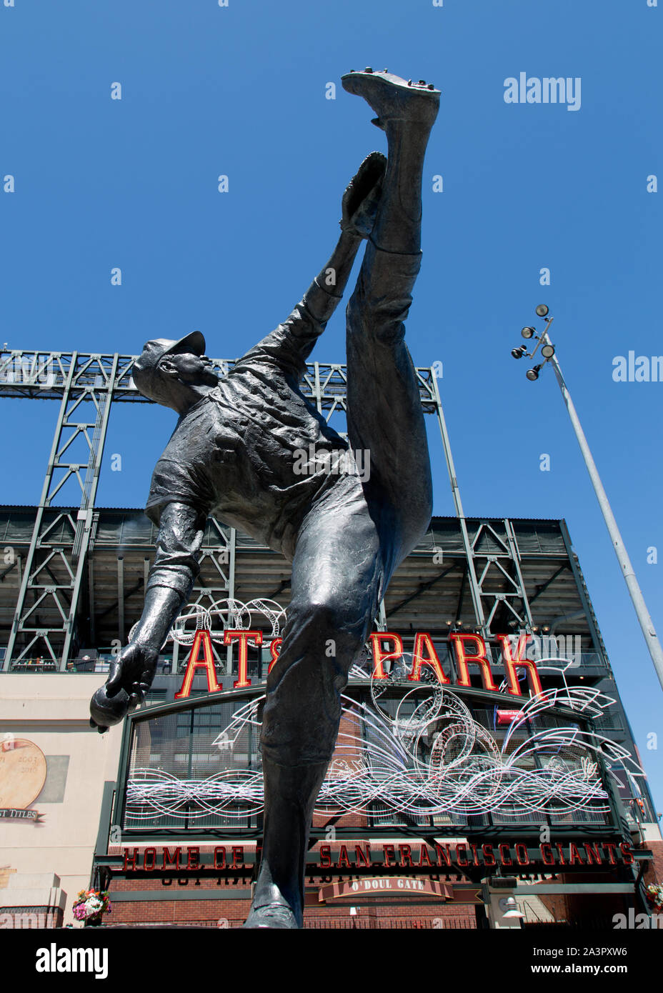 Statua di Juan Marichal dallo scultore William Behrends presso AT&T Ball Park a San Francisco, California Foto Stock