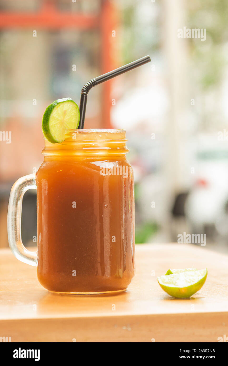 In Venezuela il succo di limone e papelon Foto Stock