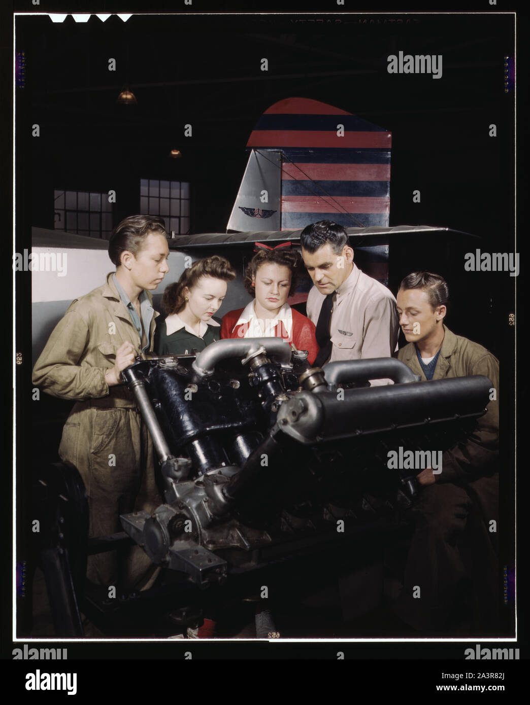 Gli studenti a Washington High School a classe, formazione per contributi specifici per lo sforzo di guerra, Los Angeles, California. Foto Stock