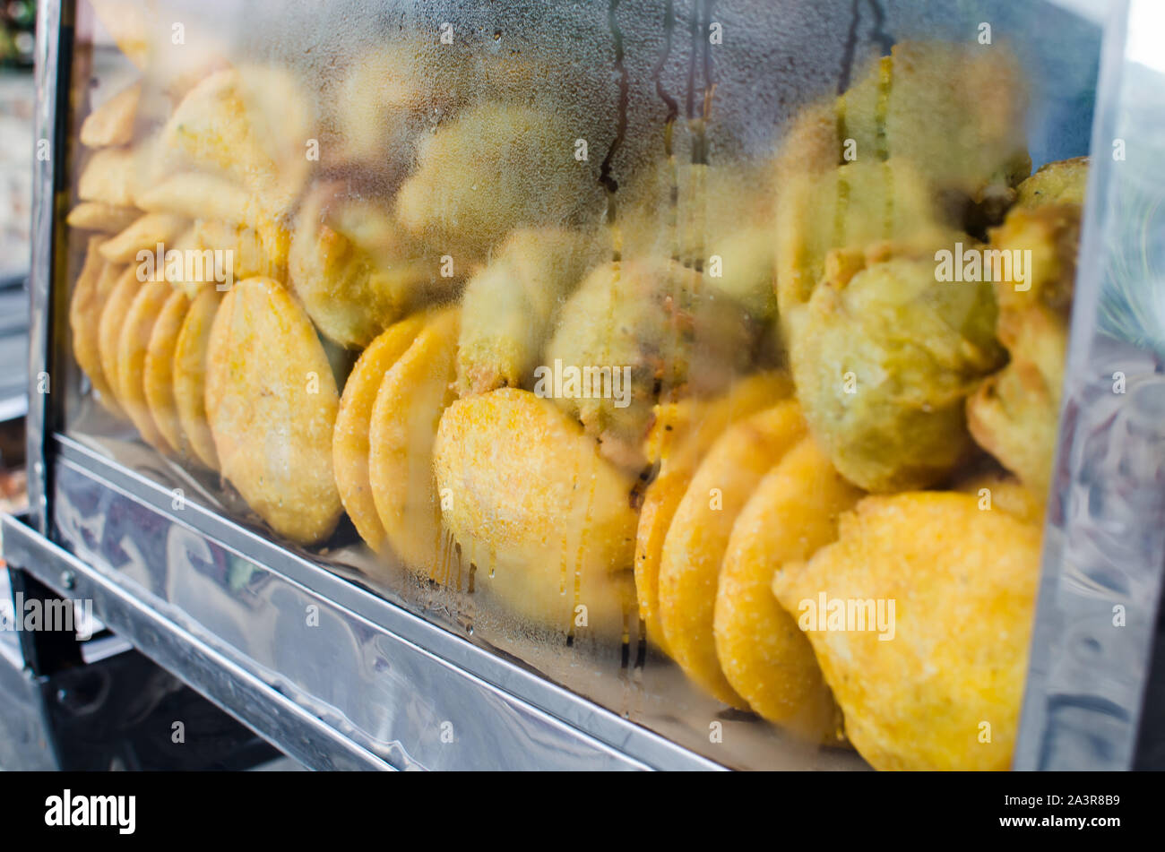 Arepas ed altri beni fritto in vendita a Cartagena Foto Stock