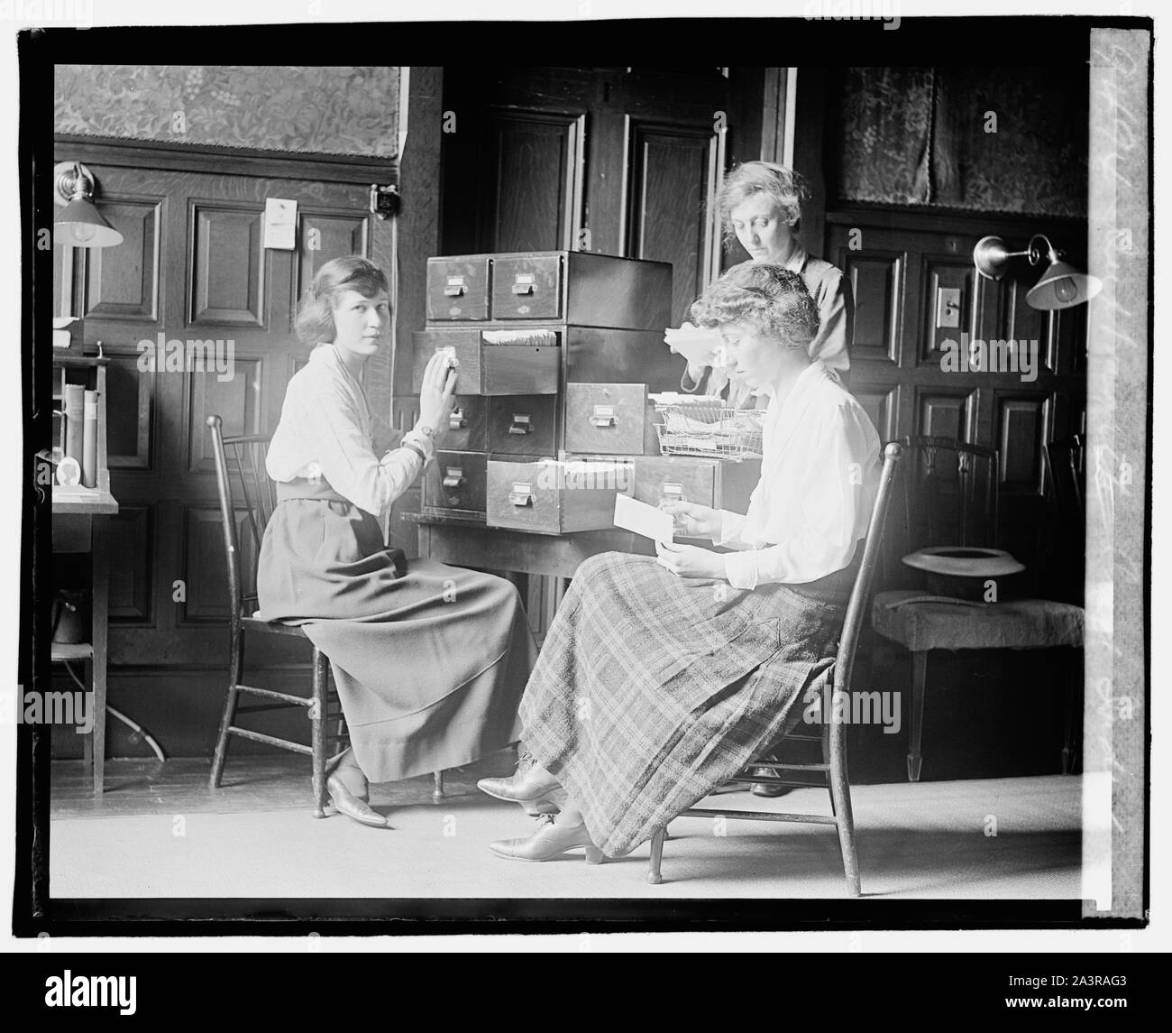 Carta suffragetta immagini e fotografie stock ad alta risoluzione - Alamy