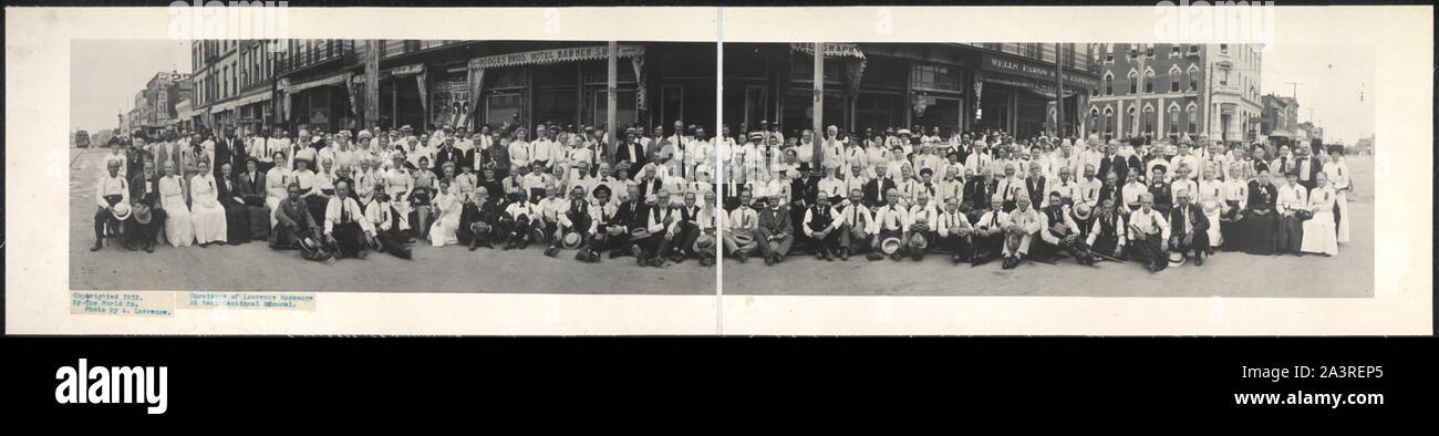 I superstiti del massacro di Lawrence a semi centinnal [sic] mamoral [sic] Foto Stock