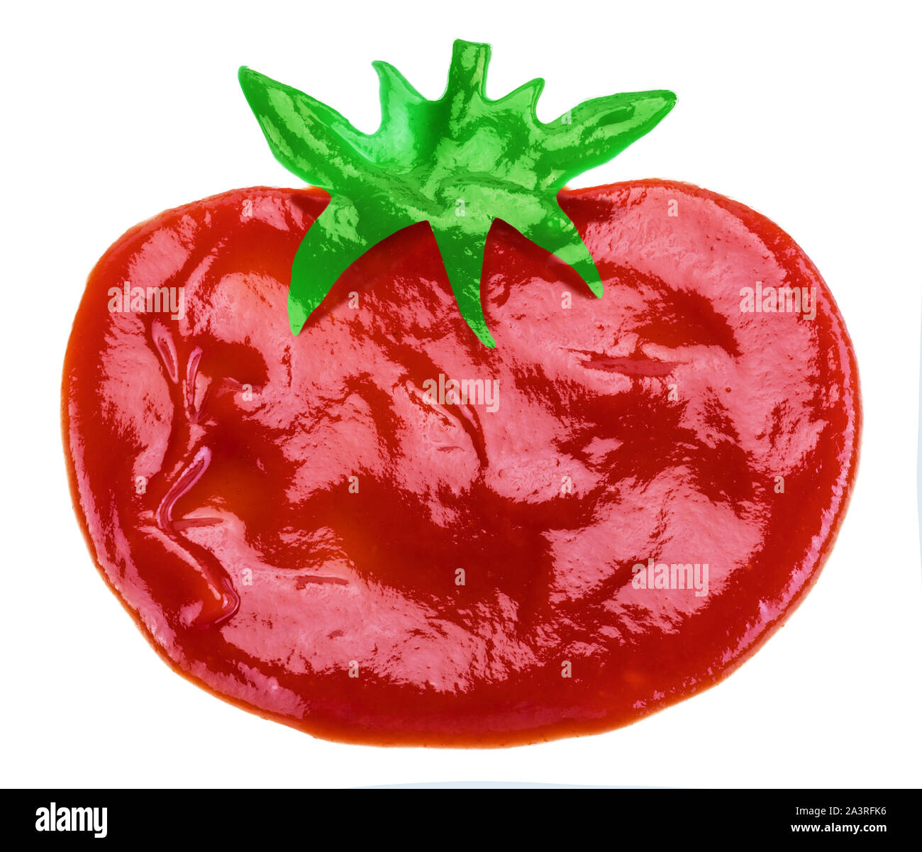 Ketchup o salsa di pomodoro a forma di frutti di pomodoro su sfondo bianco. Foto Stock
