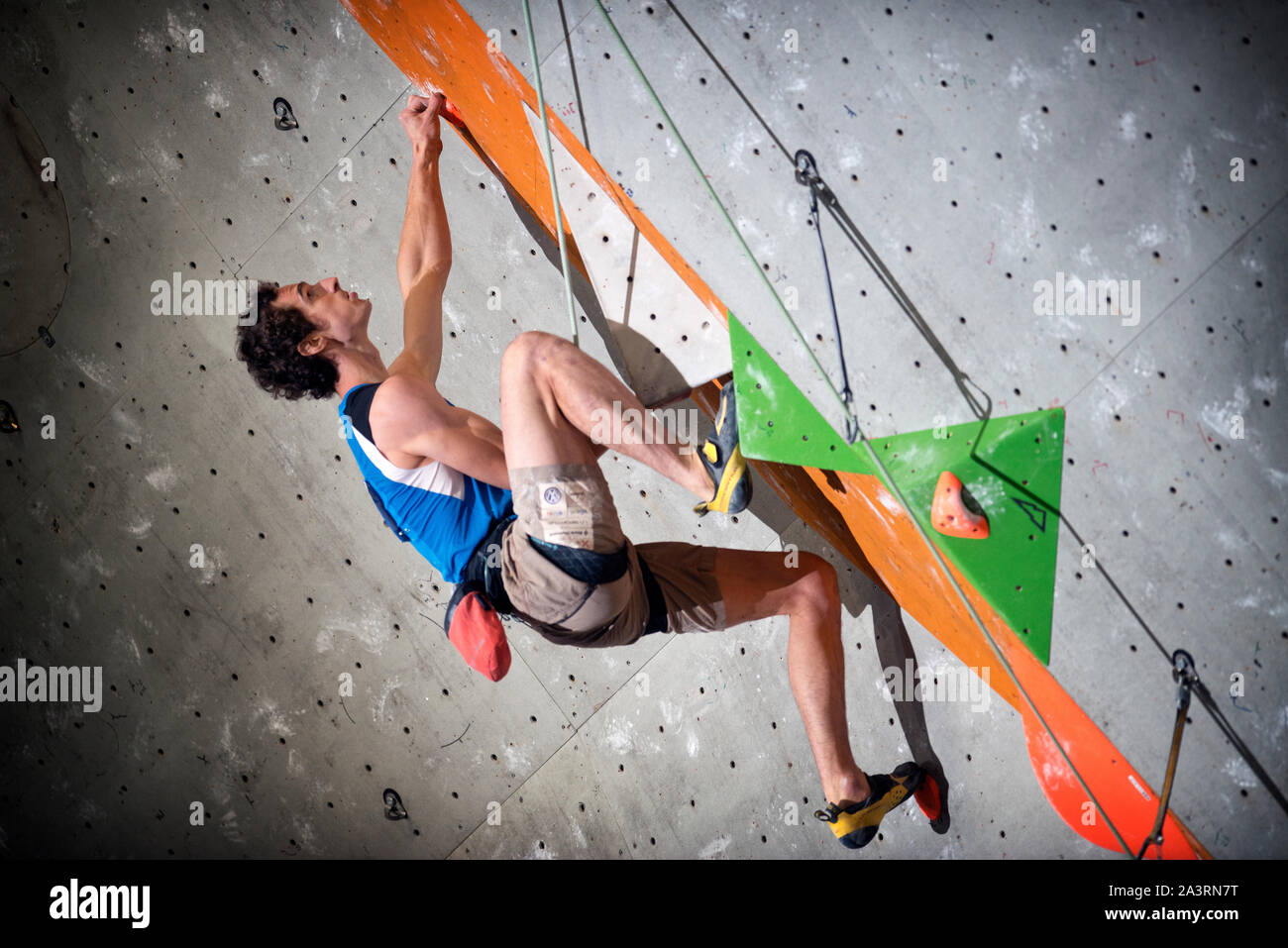 Adam Ondra della Repubblica ceca vince il filo durante la combinata di uomini sul finale all'IFSC Climbing World Championships alla Edinburgh International Foto Stock