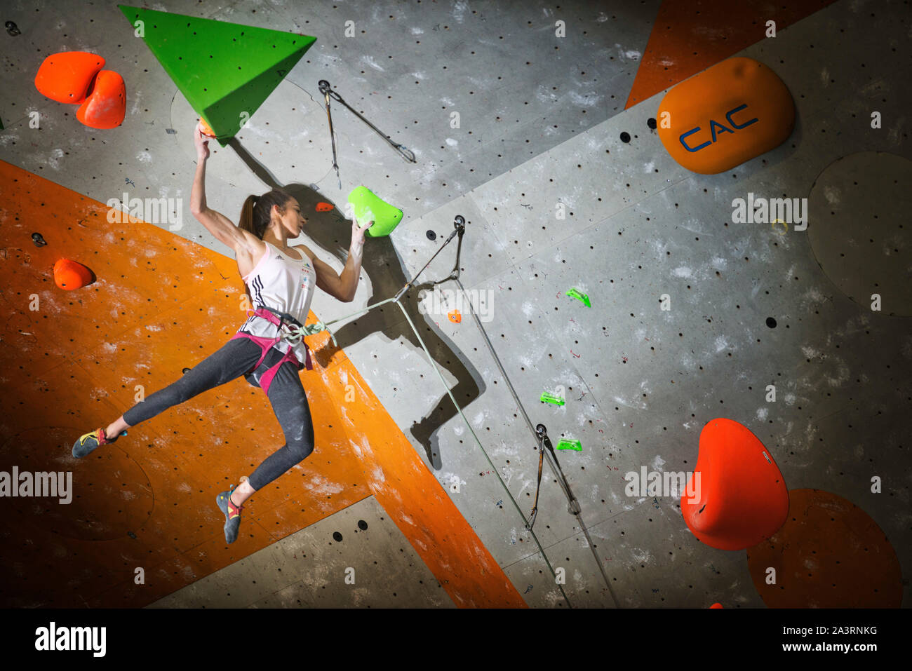 Lucka Rakovec di Slovenia compete nel condurre la scalata finale womans su all'IFSC Climbing World Championships alla Edinburgh International Climbi Foto Stock