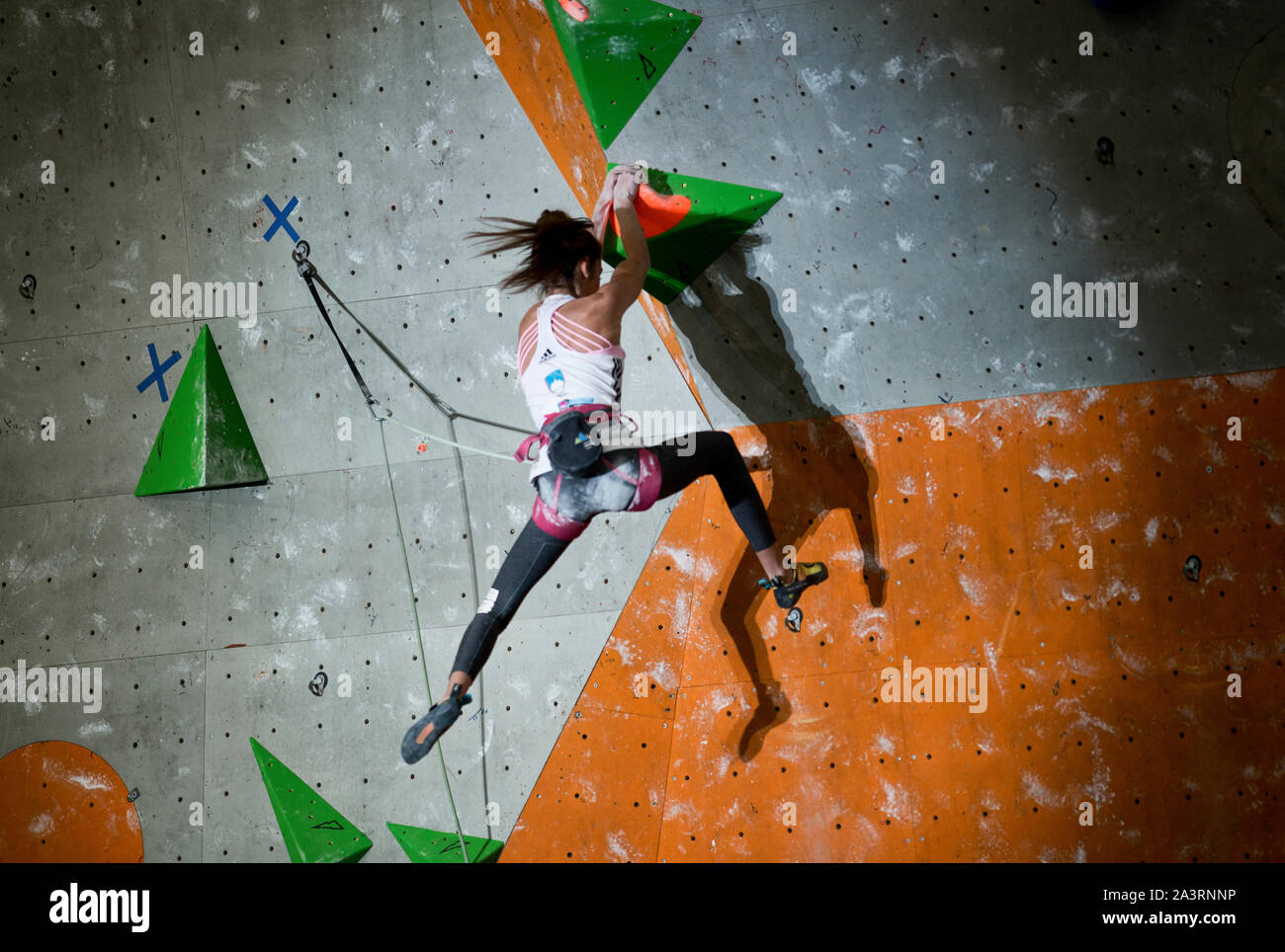 Lucka Rakovec di Slovenia compete nel condurre la scalata finale womans su all'IFSC Climbing World Championships alla Edinburgh International Climbi Foto Stock