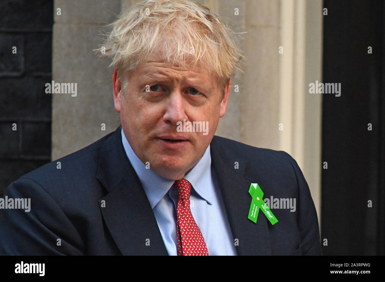 Il primo ministro Boris Johnson come egli si incontra con la salute mentale diruttori Ben West (non mostrato) a Downing Street, Londra, come egli offre una petizione per sollecitare un obbligo di salute mentale di formazione di primo soccorso per gli insegnanti. Foto Stock