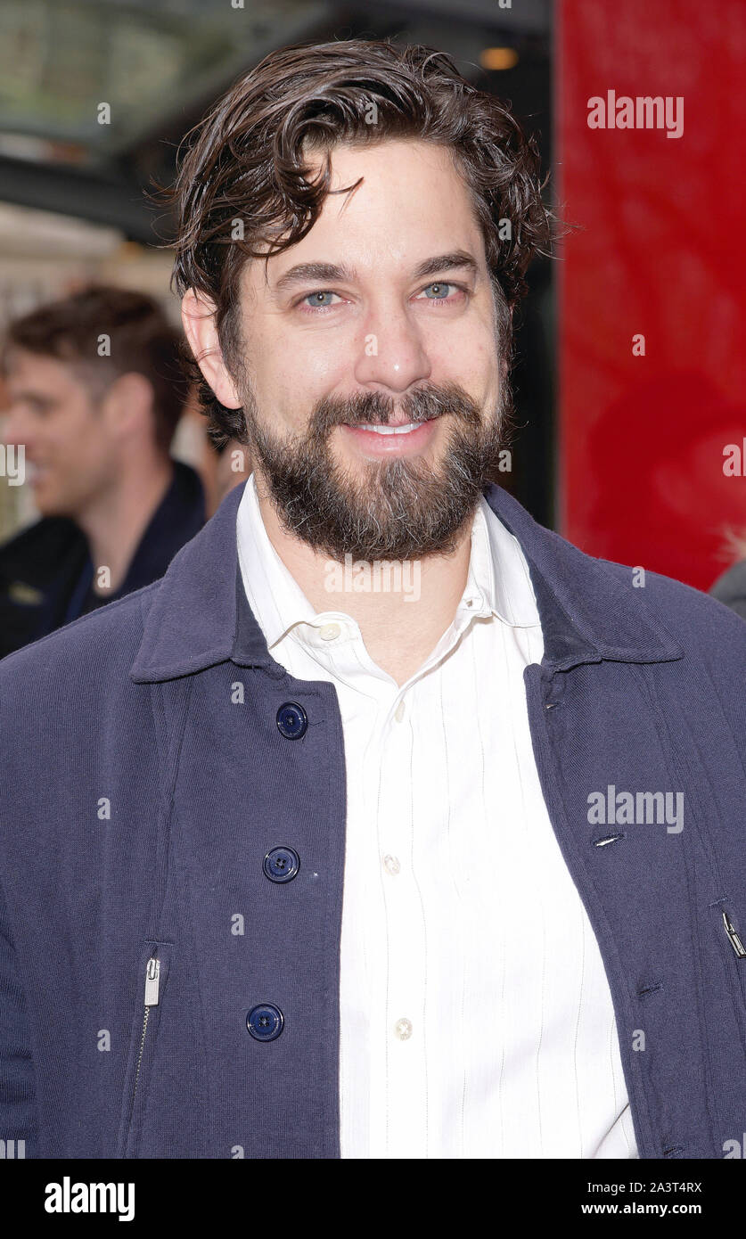 Foto deve essere accreditato ©Alpha premere 079796 06/12/2015 Adam Garcia a Matthew Bourne la Bella Addormentata di prestazioni di Gala a Sadler's Wells Theatre di Londra. Foto Stock