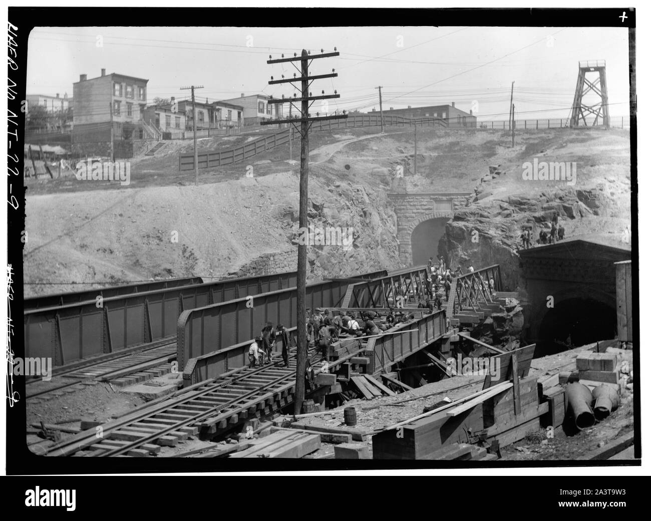 Ponte temporaneo del Delaware, Lackawanna e Western Railroad su Erie a west end di Vecchia Bergen Tunnel, prese 19 Maggio 1906 - Ferrovia Erie, Bergen Hill Open Cut, palizzata Avenue a Tonnele Avenue, Città di Jersey, Hudson County, NJ Foto Stock