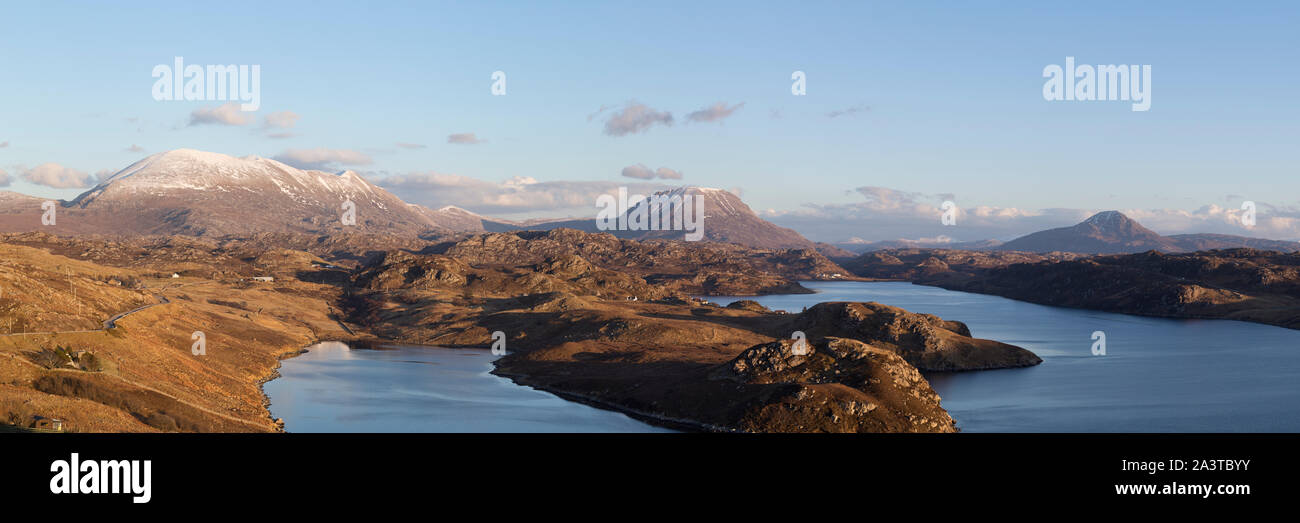 Vista panoramica di Loch Inchard e Sutherland montagne, Highland Scozia Scotland Foto Stock