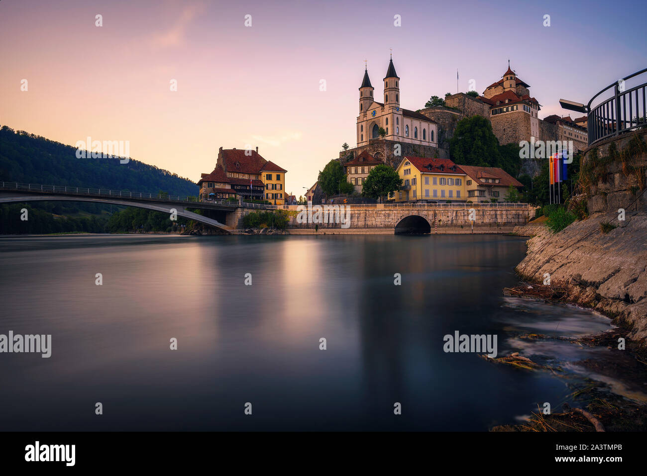 Aarburg il castello e il fiume Aare nel cantone di Argovia, Svizzera Foto Stock