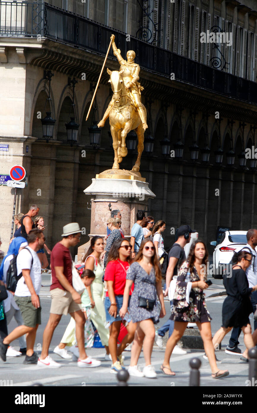 Bueste/ Skulptur/ Denkmal: goldene Jungfrau von Orleand/ Jeanne d'Arc, Place des Pyramides, Parigi, Frankreich/ Francia (nur fuer redaktionelle Verwendu Foto Stock