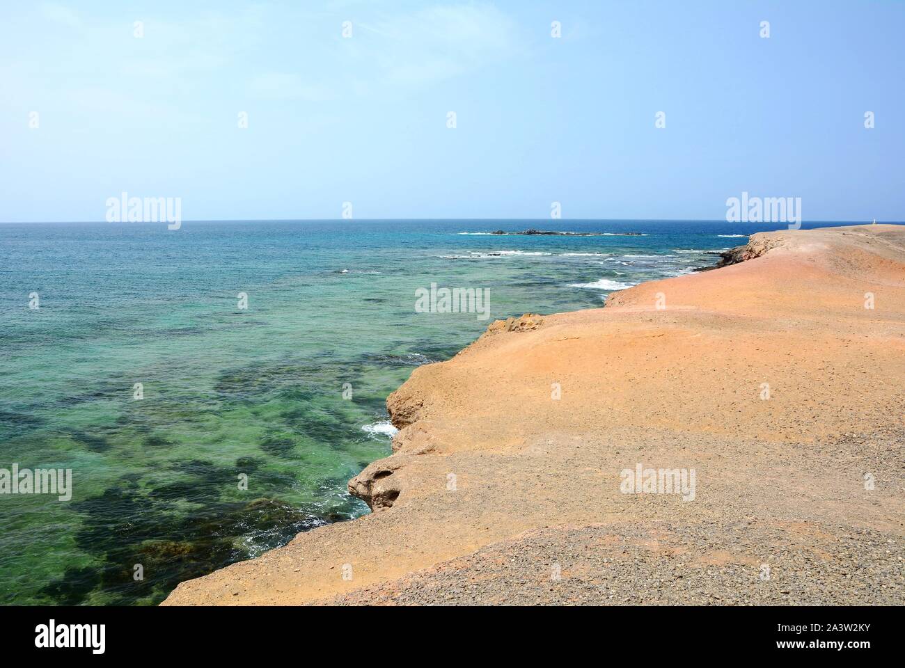 Bellissima vista dell'Oceano Atlantico scenario dalla Punta Jandia, parte sud occidentale dell'isola di Fuerteventura. Foto Stock