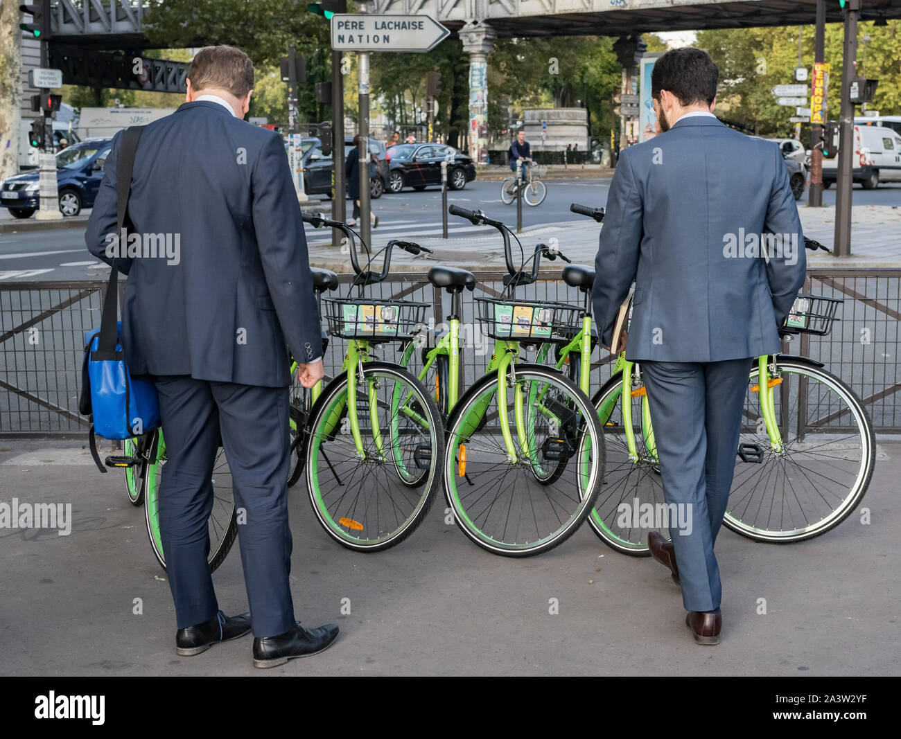 Parigi (75). ÒGobee.bikeÓ nuovo pubblico dockless bike sharing provider. Il ÒGeobee.bikeÓ sistema è significativamente differente da quello di Parigi ÒVelib'Ó poiché th Foto Stock
