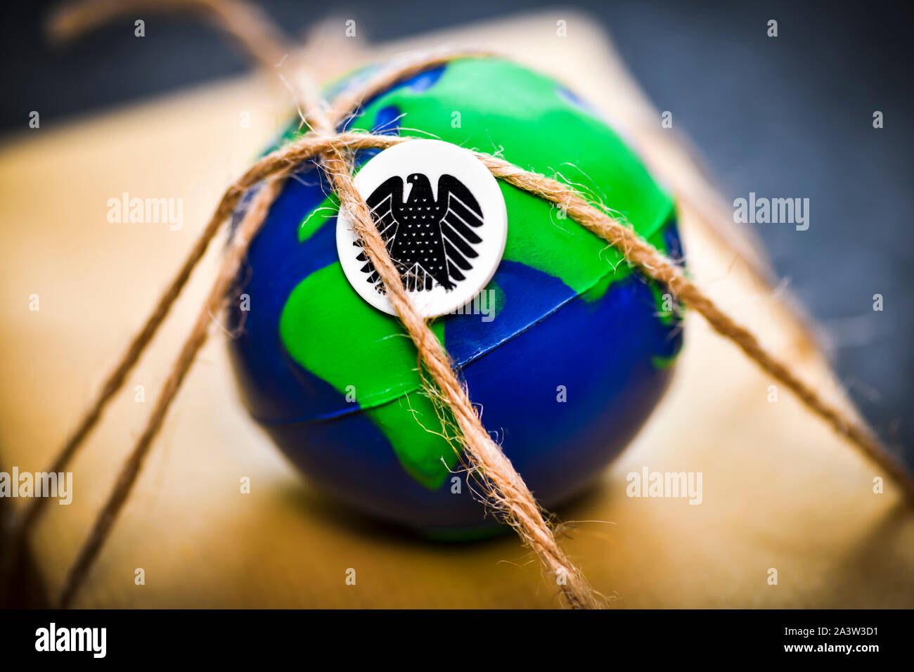 Messa a terra, confezione e tedesco aquila federale, la politica in materia di clima Foto Stock