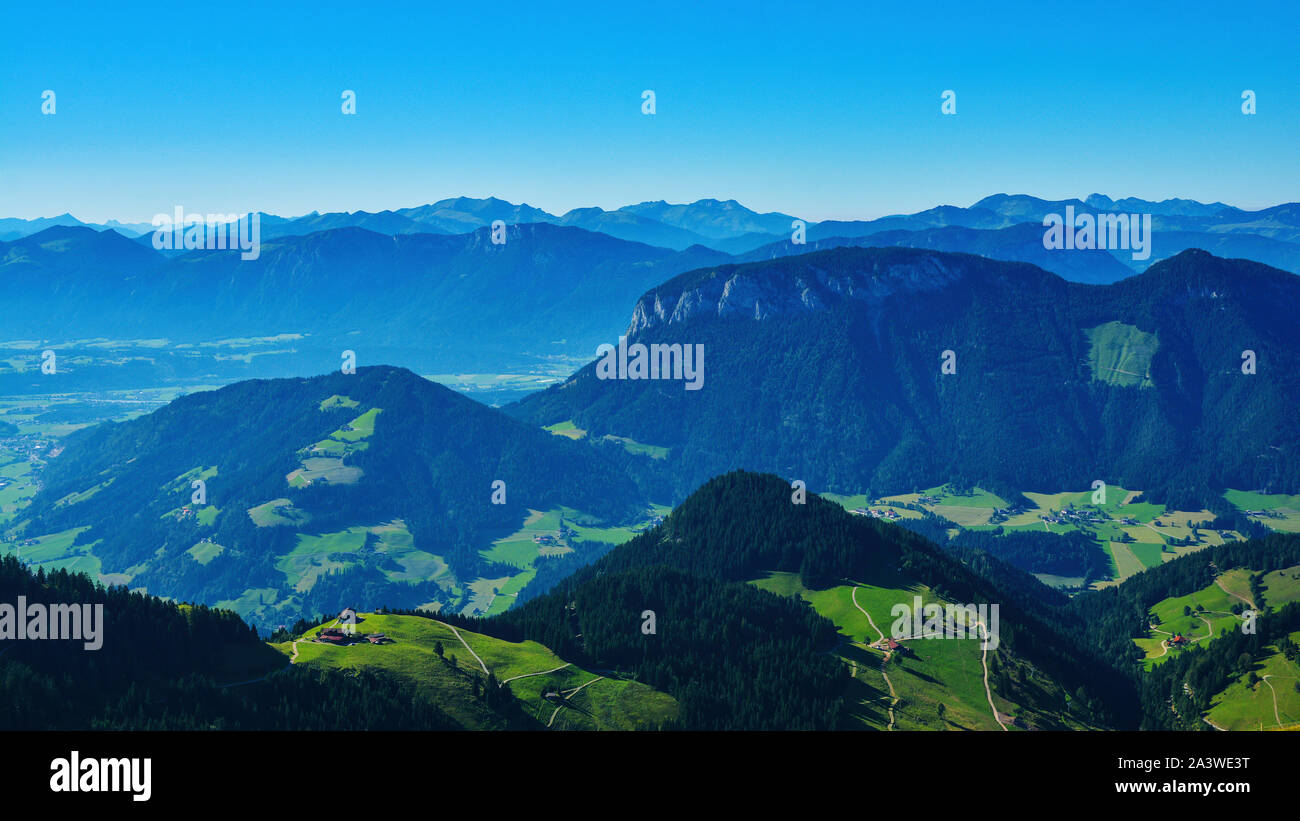 Vertice di bellissimi picchi dalla Hohe Salve montagna , parte delle Alpi Kitzbühel, Austria Foto Stock