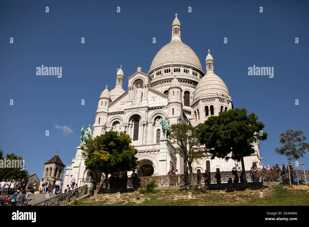 Il Sacro Cuore nel quartiere Montmartre di Parigi, Francia. Foto Stock