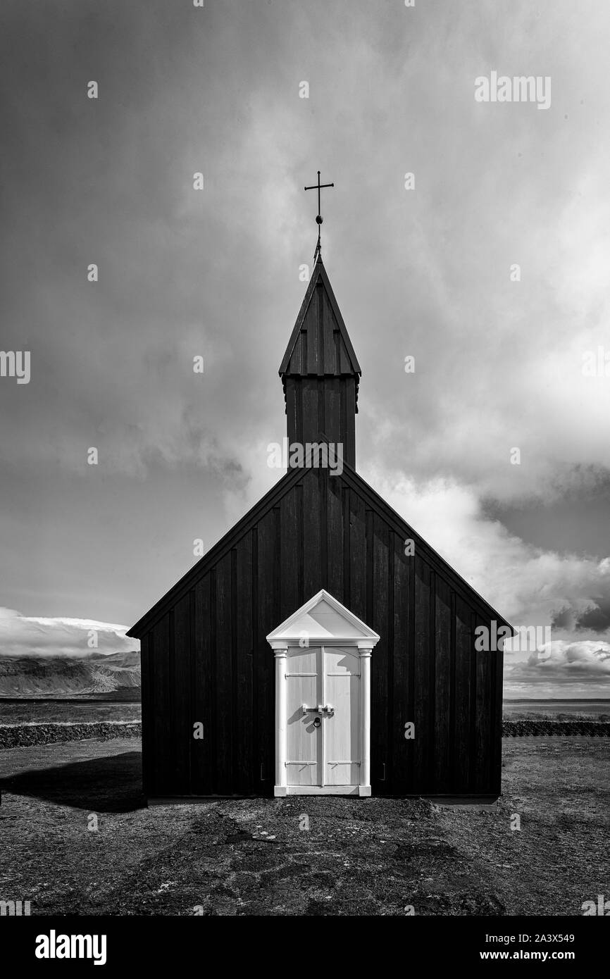 La Chiesa Nera a Budir, Snaefellsnes Peninsula, Islanda Foto Stock