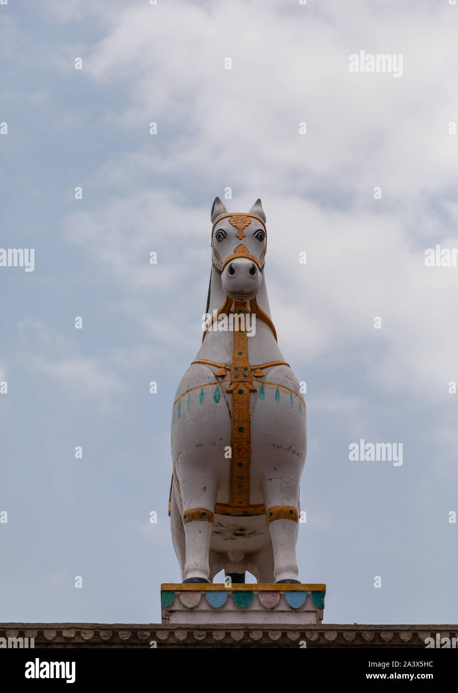 Statua del cavallo cavalcato in battaglia da ummed Singh, Rajasthan, Bundi, India Foto Stock