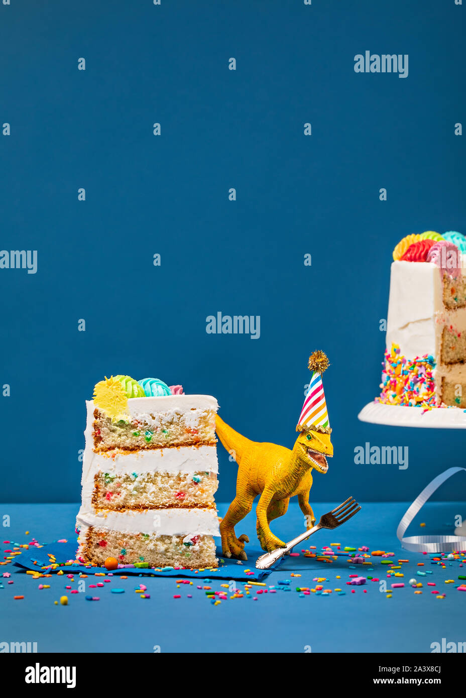 Yellow Cake Blue Frosting Immagini E Fotos Stock Alamy