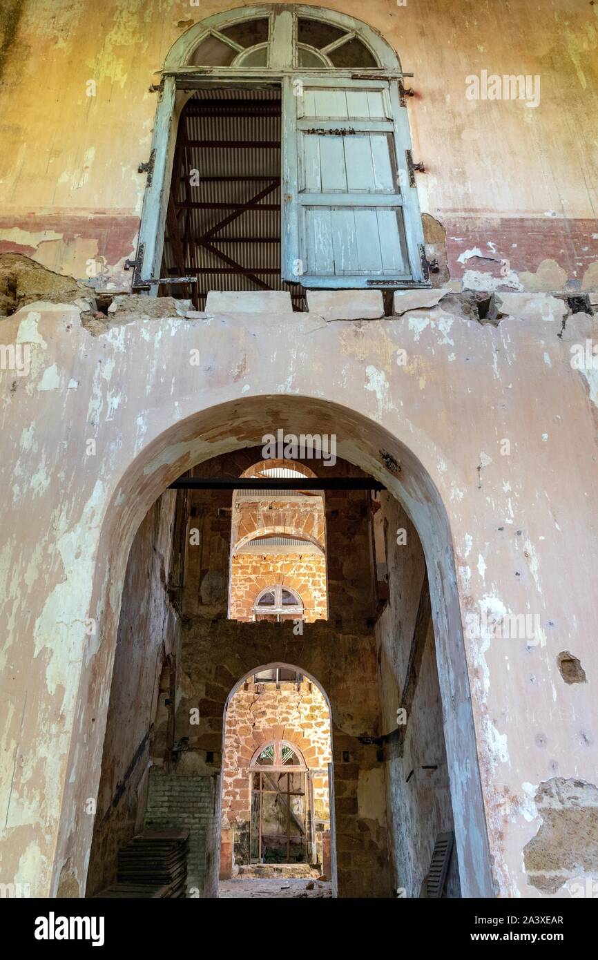 Rovine dell'OSPEDALE DI ILE ROYALE sulla quale c era una volta una colonia penale, salvezza'S ISLANDS, Guiana francese, Dipartimento d'oltremare, SUD AMERICA, Francia Foto Stock