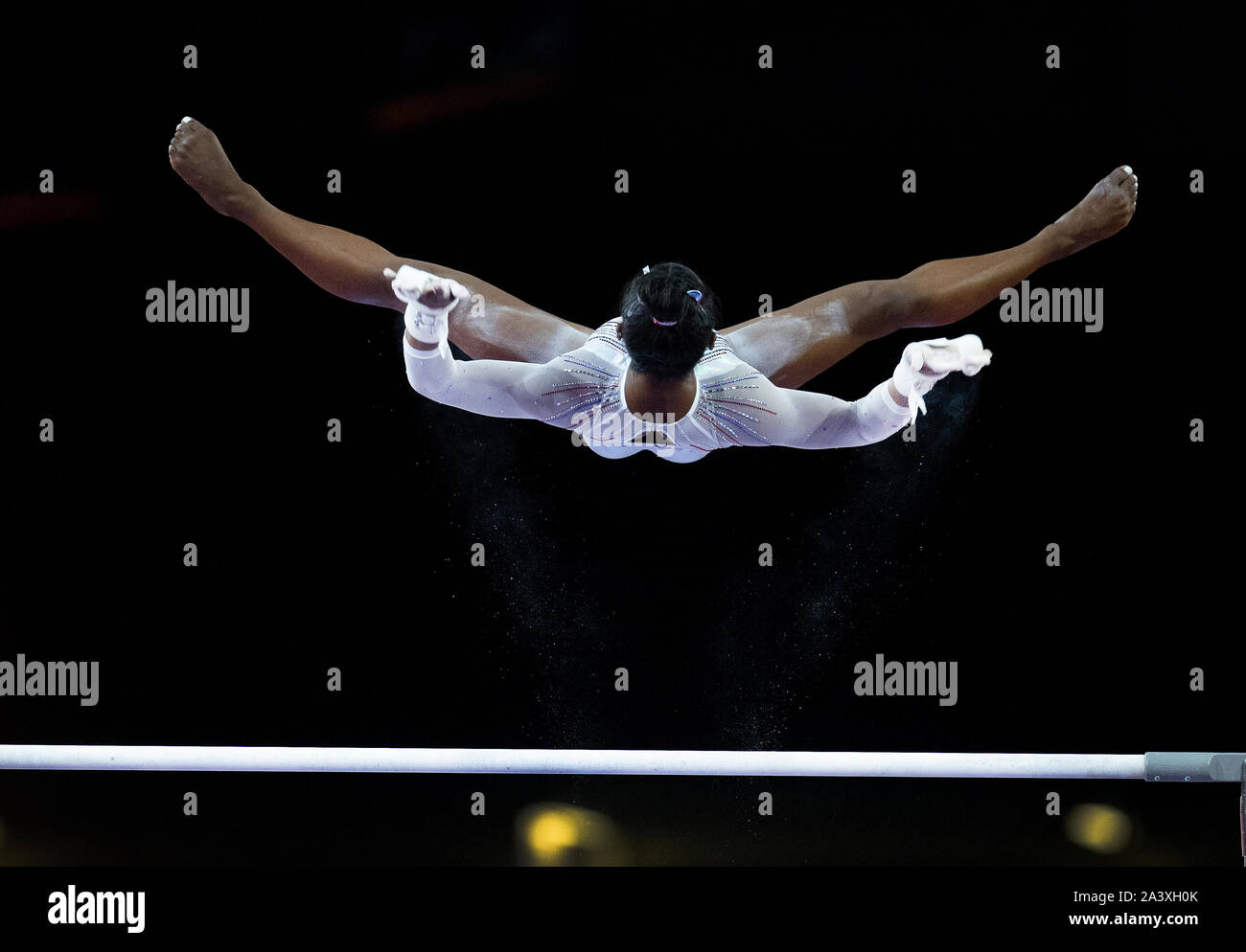 10 ottobre 2019 Stuttgart, Germania del Campionato del Mondo di Ginnastica Simone Biles (USA) op brug Foto Stock