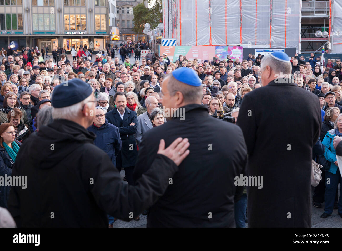 Colonia, Germania, 10 ottobre 2019. Dopo l'attacco da parte di un estremista di destra a Halle (Saale), politici, le chiese e i musulmani dimostrano la loro s Foto Stock