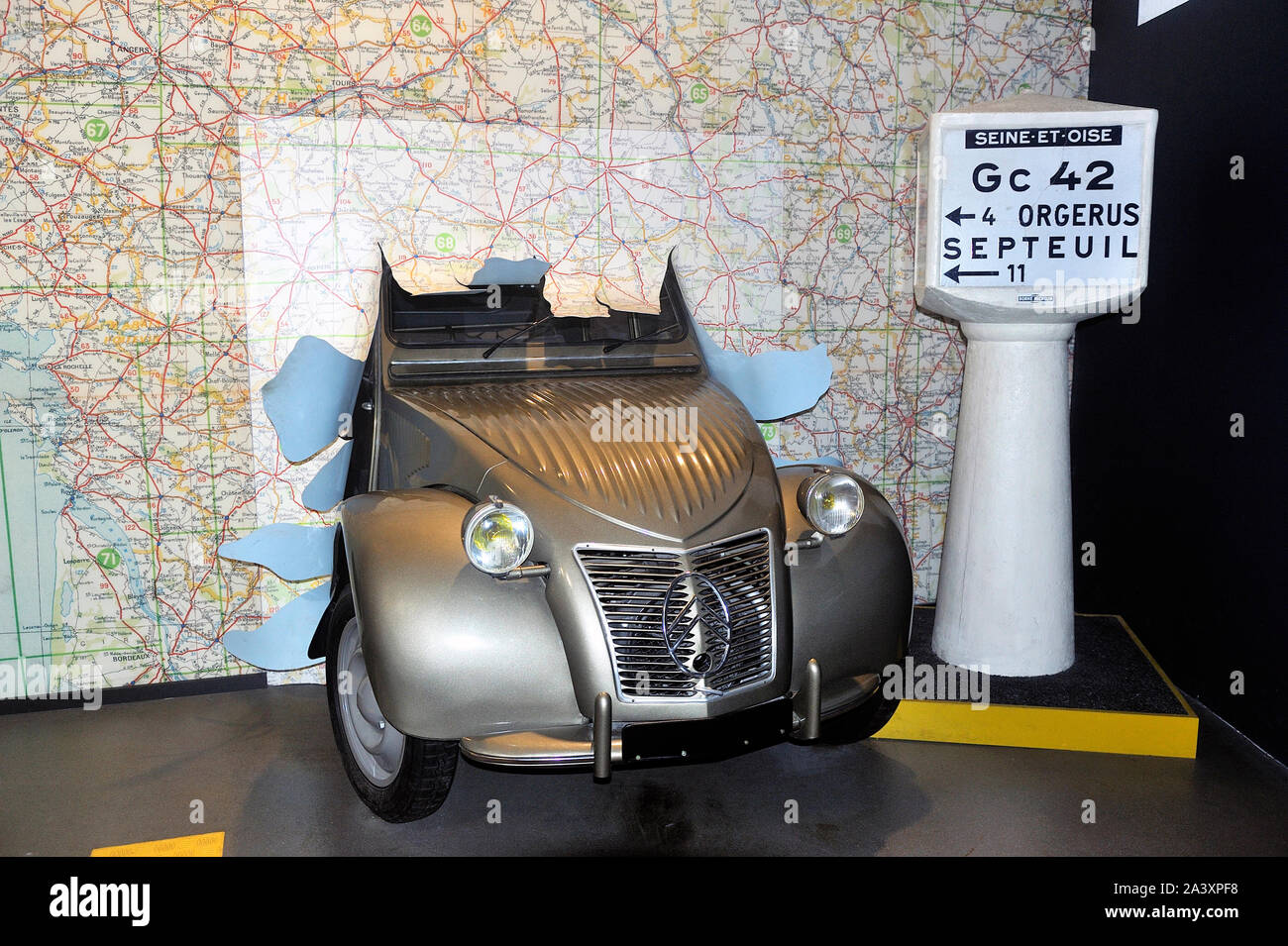 Indicazioni e mappe stradali sono state inventate da Michelin e i due cavalli è un simbolo Foto Stock