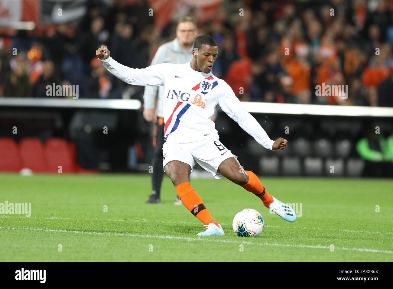 Stadion Feijenoord, Rotterdam, Paesi Bassi. 10 ottobre, 2019. Campionati Europei 2020 il qualificatore, Paesi Bassi contro l'Irlanda del Nord; Georginio Wijnaldum dei Paesi Bassi si riscalda - Editoriale usare carte di credito: Azione Plus sport/Alamy Live News Foto Stock