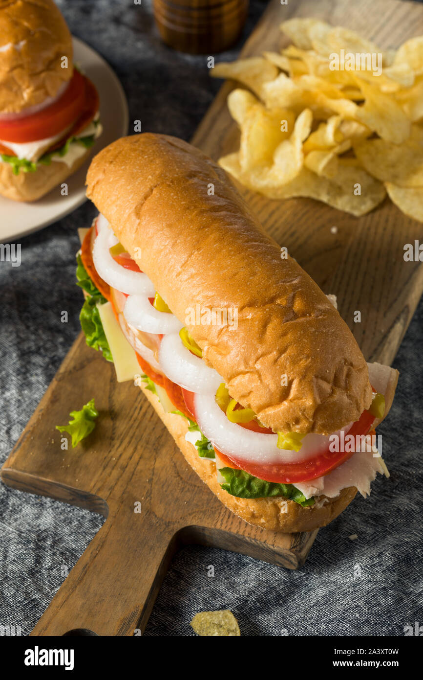 In casa la Turchia Sub panino con salame lattuga e pomodoro Foto Stock