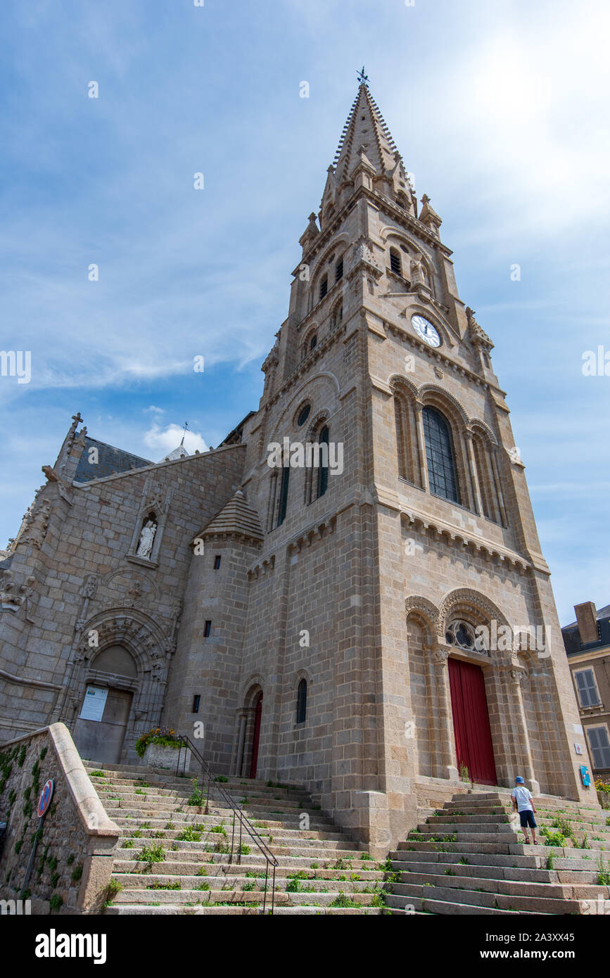 Saint-Laurent chiesa a Parthenay Francia occidentale Foto Stock