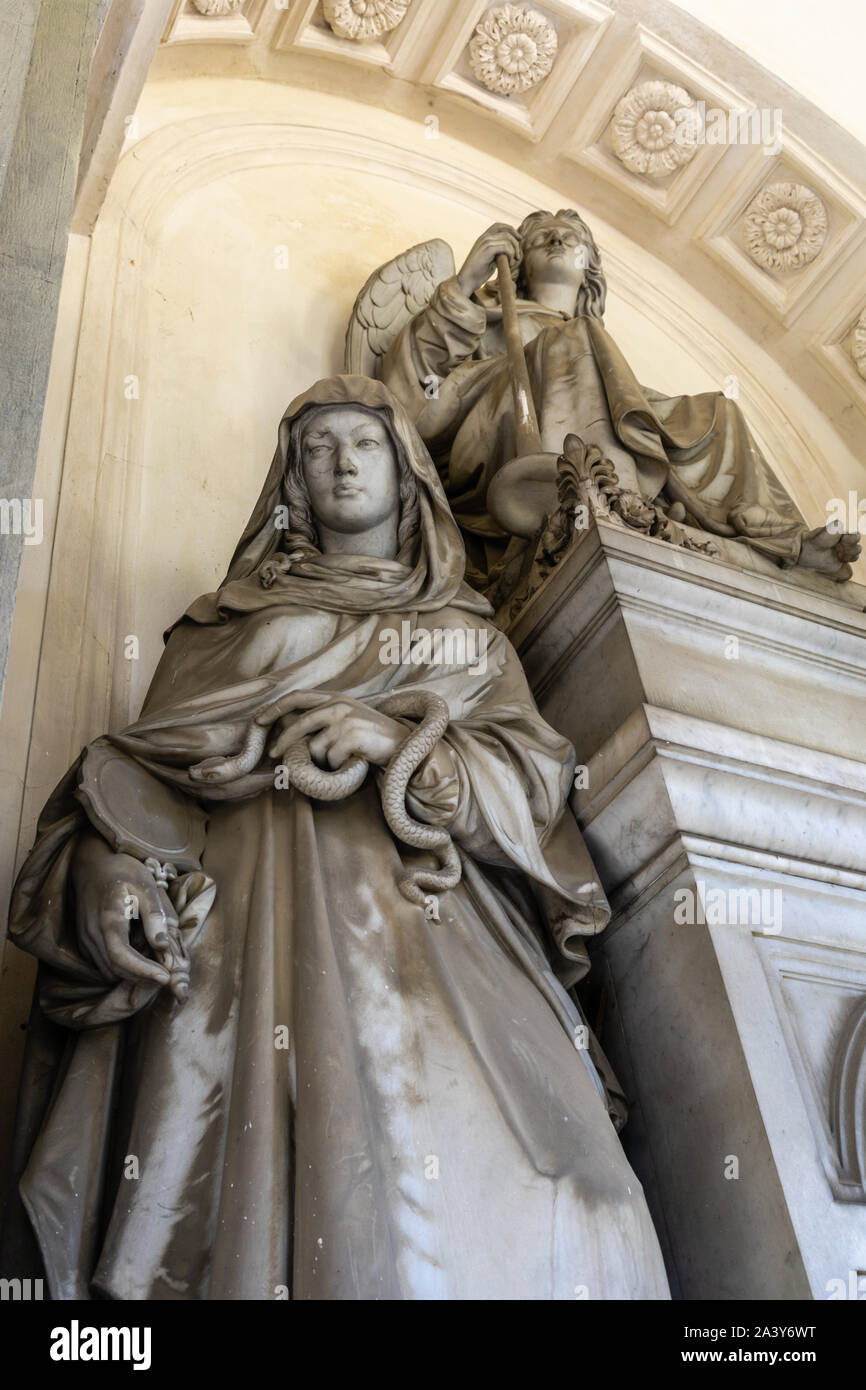 Suggestive sculture presso il cimitero monumentale di Staglieno (Cimitero monumentale di Staglieno) a Genova (Genova), Liguria, Italia Foto Stock