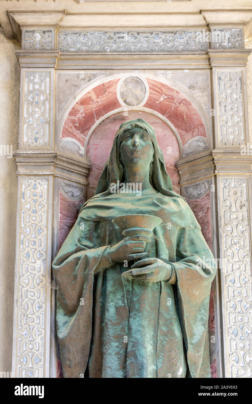 Imponente scultura presso il cimitero monumentale di Staglieno (Cimitero monumentale di Staglieno) a Genova (Genova), Liguria, Italia Foto Stock