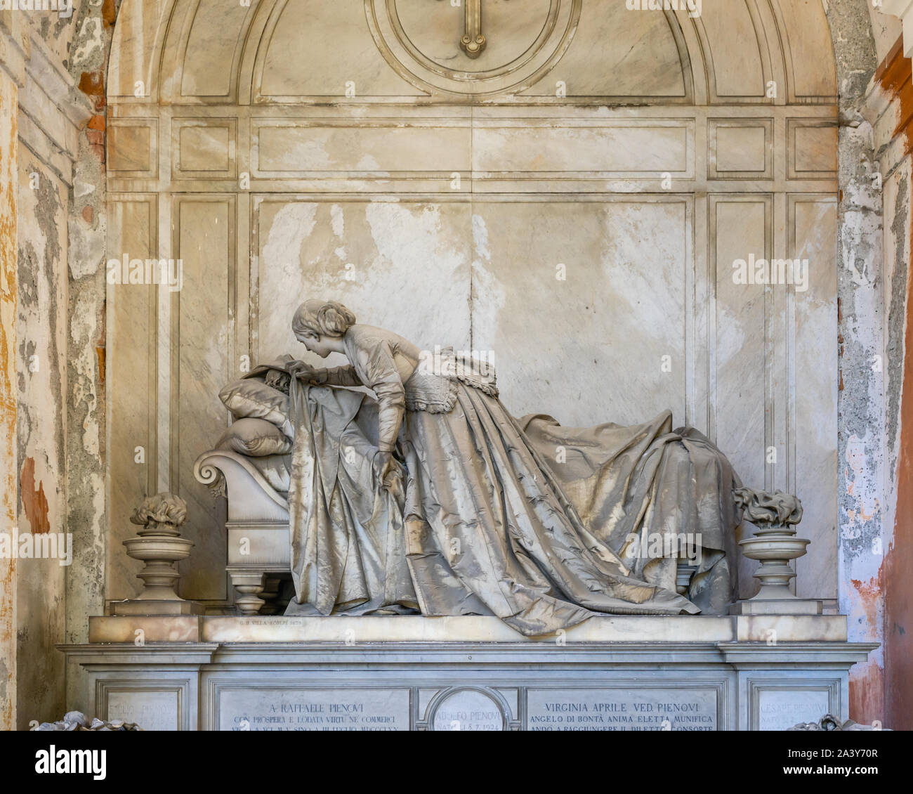 Suggestive sculture presso il cimitero monumentale di Staglieno (Cimitero monumentale di Staglieno) a Genova (Genova), Liguria, Italia Foto Stock