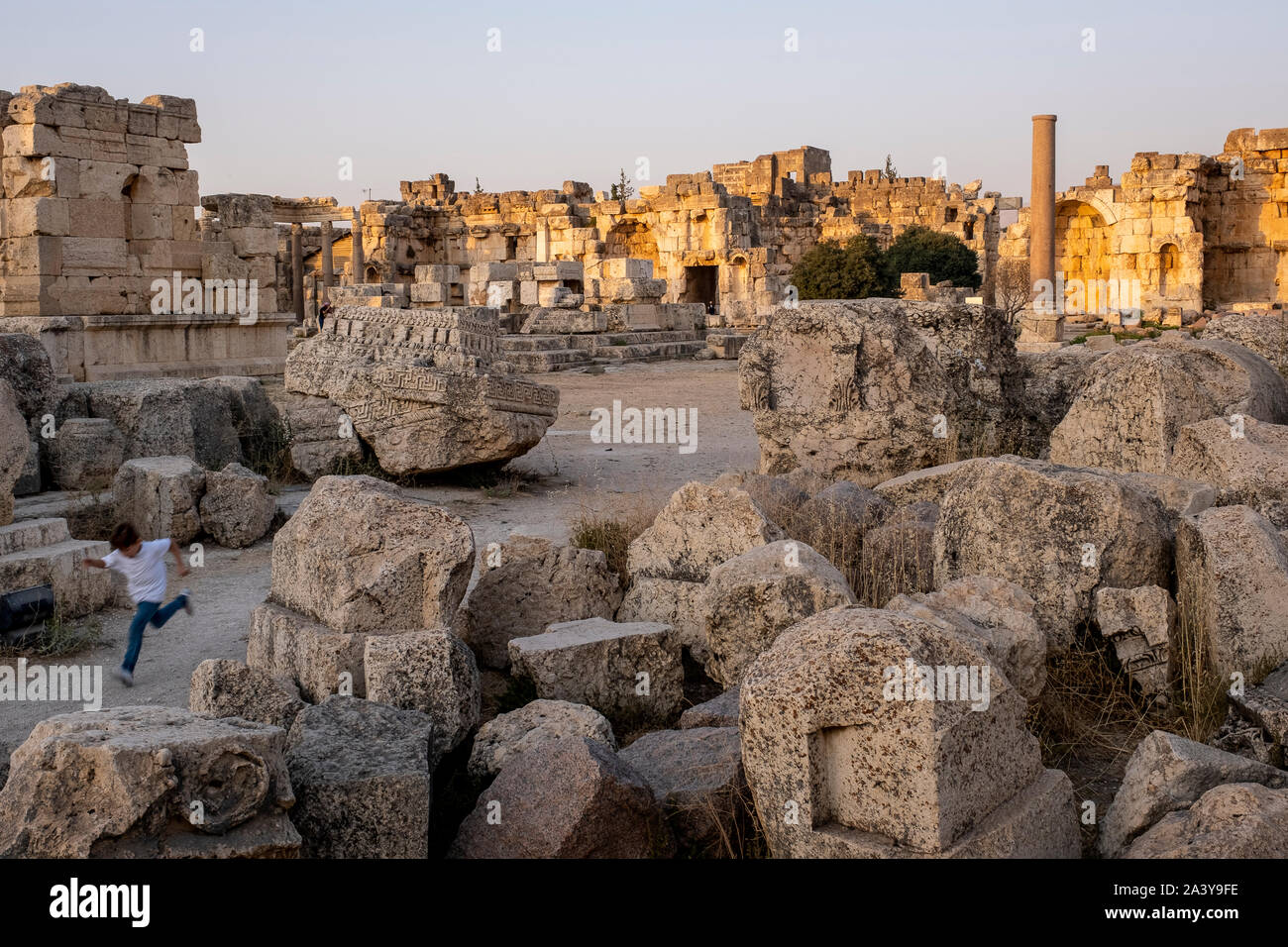 Grande cortile del tempio di Giove, Beqaa Valley, Baalbeck, Libano Foto Stock